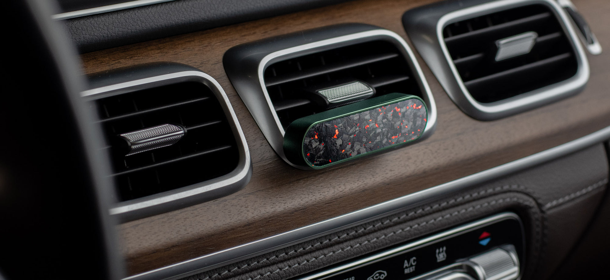 Car interior with Marc Monomalist diffuser